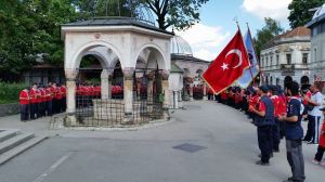 travnik -osmanlı vezirlerinin türbeleri önünde